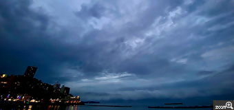 恵美グレース／東京都品川区　「晩夏のゆふぐれ」　熱海の夜の写真ですが、一見するとモンサンミッシェルに見える？！　モンサンミッシェルのように見えるよう、レイアウトに遊び心を取り入れて写してみました。