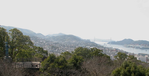 9長崎港を見る龍馬像.JPG