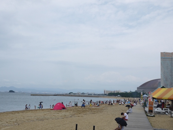 １ Momochi Beach.jpg