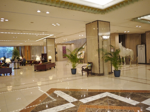 ２ Rihga Ryal Hotel Lobby.jpg