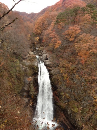 秋う大滝.JPG