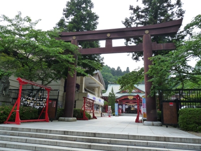 gokoku shrine.jpg