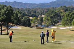 昨年11月末に合歓の郷ゴルフクラブで行われたサードQTの様子。粛々とプレーする選手たち。