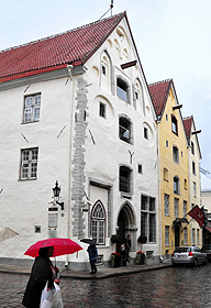 １５世紀の商家を改装したホテル「三人姉妹」＝いずれもエストニア・タリンで