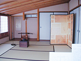 龍馬が暗殺された近江屋の一室が復元されている＝坂本龍馬記念館本館で