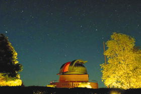 「本州で１番星が見える天文台」に選ばれた日原天文台では満天の星が出迎えてくれた＝島根県津和野町で