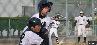みかんこ☆／愛知県名古屋市　「おしい！体格差が・・・」　息子の野球の試合の1シーンです。ネット越しにクロスプレーを、必死な表情を切り取るのに成功しました♪