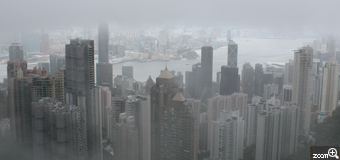 kumi／愛知県田原市　「ビクトリアピーク、モヤっと！」　雨の香港ビクトリアピーク、一瞬雲が切れた～～