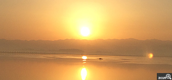 りりり／岐阜県多治見市　「神々しい朝」　白山連峰から昇る朝陽の美しさに息をのむ。美しい光に包まれたしあわせを、そのままおさめたかった。