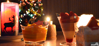 Behind The Scene／愛知県刈谷市　「merry familimas」　家族でクリスマス。キャンドルを灯して。部屋を暗くしてツリーの明かりとキャンドルの光の魅力が存分に発揮されるようにし、マニュアルモードで暗くても綺麗に写るように設定しました。また、キャンドルやツリーがテーブルに反射して鏡のように映るように角度を調節しました。ケーキを上からでなく下から撮る事で器と光が上手く反射するようにしました。