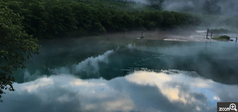 アッコちゃん／愛知県名古屋市　「上高地の大正池」　池に空が写り込み、刻々と景色が変化します。早起きして撮りました。　鳥の声しか聞こえない静けさの中、多くの観光客が控えめに感動の声を上げながら、静かにシャッターを押していました。