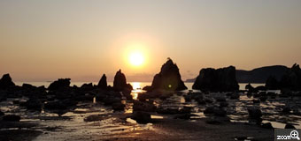 くまの／和歌山県西牟婁郡白浜町　「橋杭岩」　とても綺麗でした。　簡単に撮れるように、スマホで撮影しました。