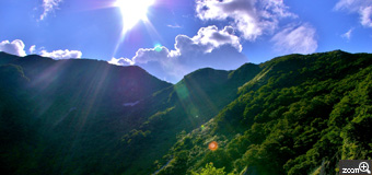健知／愛知県稲沢市　「夏の思い出」　夏の伊吹山の雰囲気が伝われば嬉しいです。　ポイントは、逆光の効果。