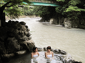 日高川沿いにある「下御殿」の露天風呂