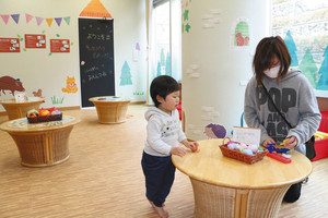 １階に新たにできた子ども向けの遊び場＝敦賀市高野で