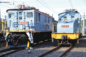 近江鉄道の貨物輸送を支えたＥＤ３１形（右）とＥＤ１４形の電気機関車＝近江鉄道ミュージアムで