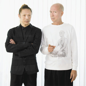 全幕日本語のオペラを上演する井上道義さん（右）と森山開次さん