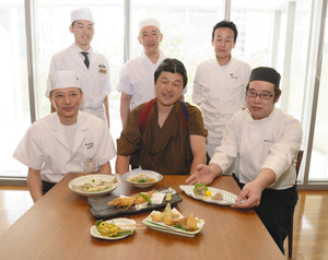 メギス料理を考案した金沢の料理人たち＝金沢市西念で