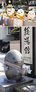 （上）店頭に並ぶ手作りのわくたまくんの人形（下）町中に設置されたわくたまくんの石像＝いずれも七尾市・和倉温泉で