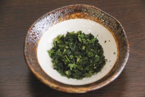 アオノリのような見た目の碾茶＝いずれも浜松市中区で