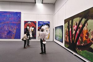 力のこもった絵画、版画など３９２点が並ぶ国画会名古屋展＝名古屋・栄の県美術館ギャラリーで