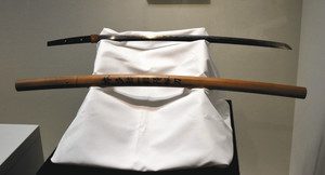 あだ討ち合戦で本多弥一が使ったという太刀＝いずれも金沢市出羽町の加賀本多博物館で
