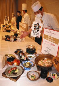北陸自慢の冬の食材を用いて、各ホテルが用意したオリジナルメニュー＝金沢市本町のホテル日航金沢で