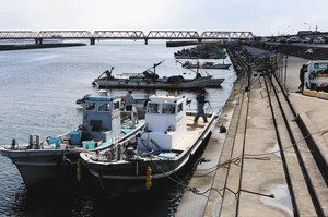 はまぐりプラザの目の前には、赤須賀漁港。ハマグリ、シジミなどの貝類、シラウオなどを主に漁獲している＝三重県桑名市で