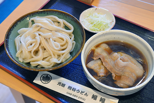 「元祖熊谷うどん福福」の肉汁うどん。コシのある麺は唯一無二な食感。
