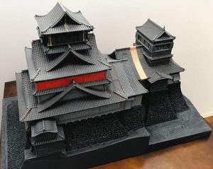 ３Ｄプリンターで作った熊本城の模型＝いずれも高岡市金屋町で