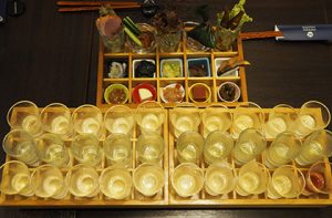 全３０種類、壮観の日本酒とおつまみセット