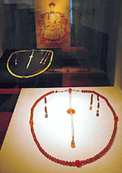 清朝の皇族たちが着用した２種類の朝珠